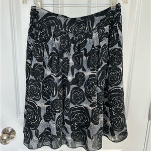 🌺Banana Republic Navy & Black (6) Rose Patterned Skirt🌺